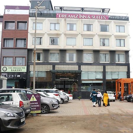 Zirakpur Dreamz Inn & Suites المظهر الخارجي الصورة