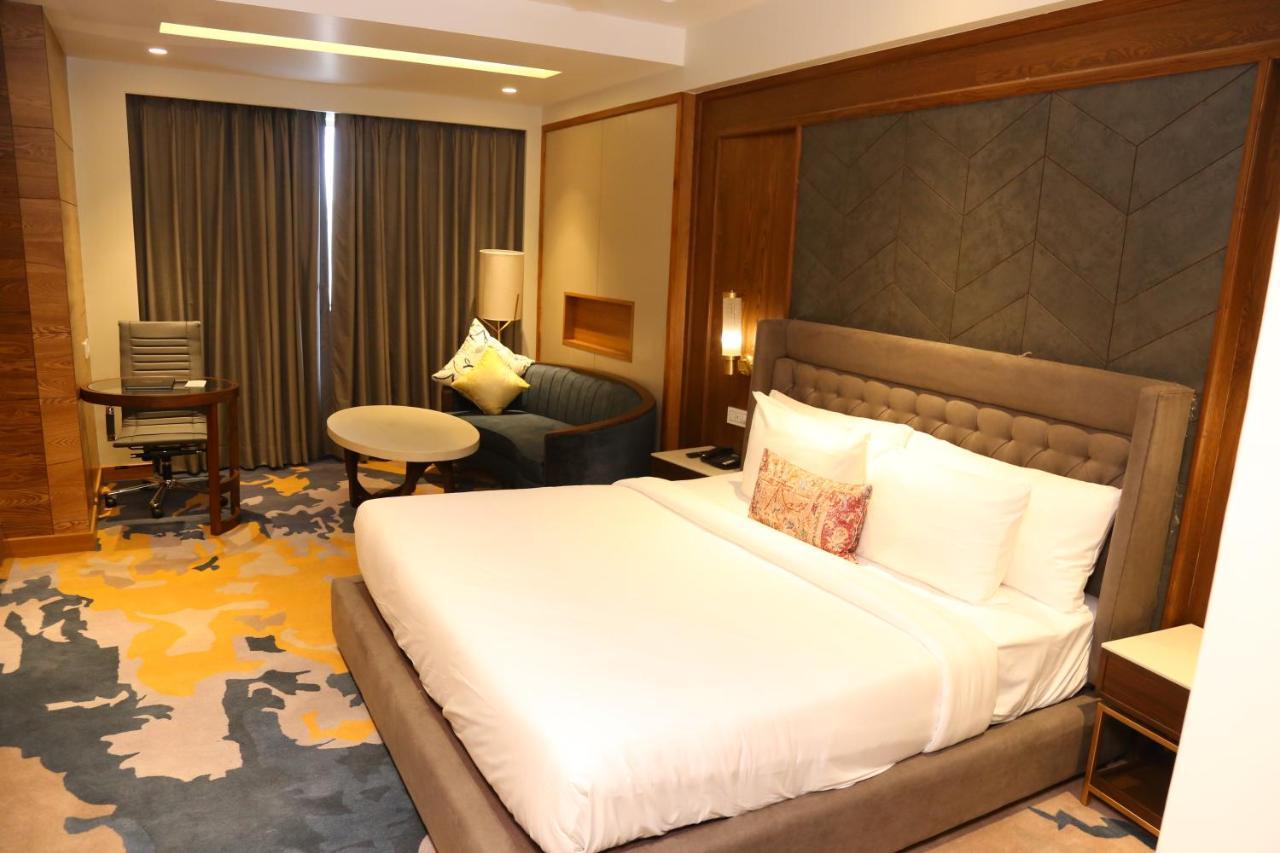 Zirakpur Dreamz Inn & Suites المظهر الخارجي الصورة