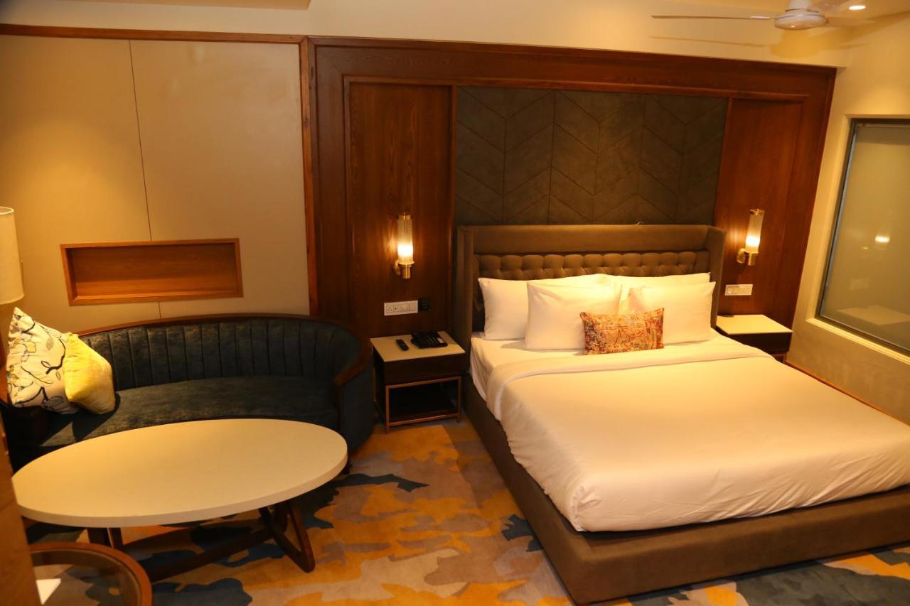 Zirakpur Dreamz Inn & Suites المظهر الخارجي الصورة