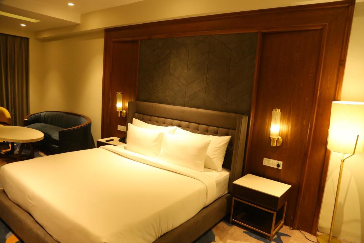 Zirakpur Dreamz Inn & Suites المظهر الخارجي الصورة