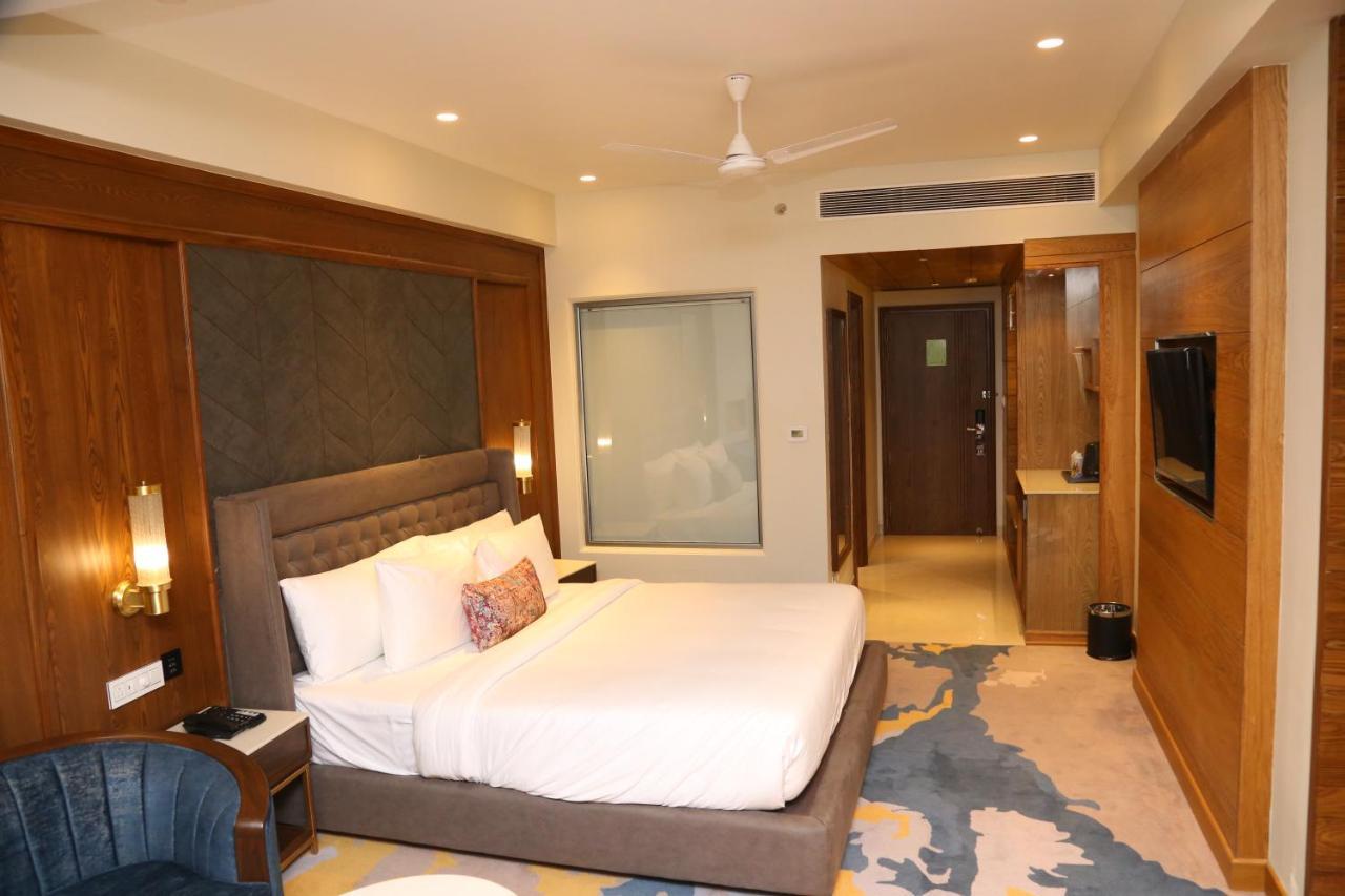 Zirakpur Dreamz Inn & Suites المظهر الخارجي الصورة