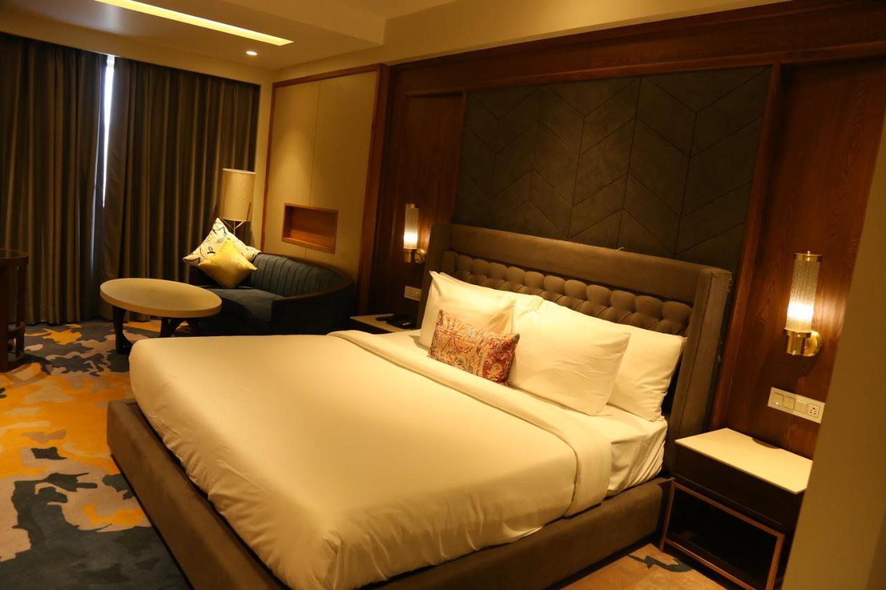 Zirakpur Dreamz Inn & Suites المظهر الخارجي الصورة
