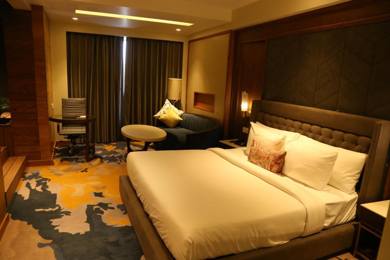 Zirakpur Dreamz Inn & Suites المظهر الخارجي الصورة